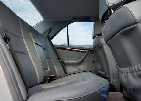 1998 Mercedes-Benz C 230 z USA, uszkodzony, nr VIN WDBHA23G0WA635631